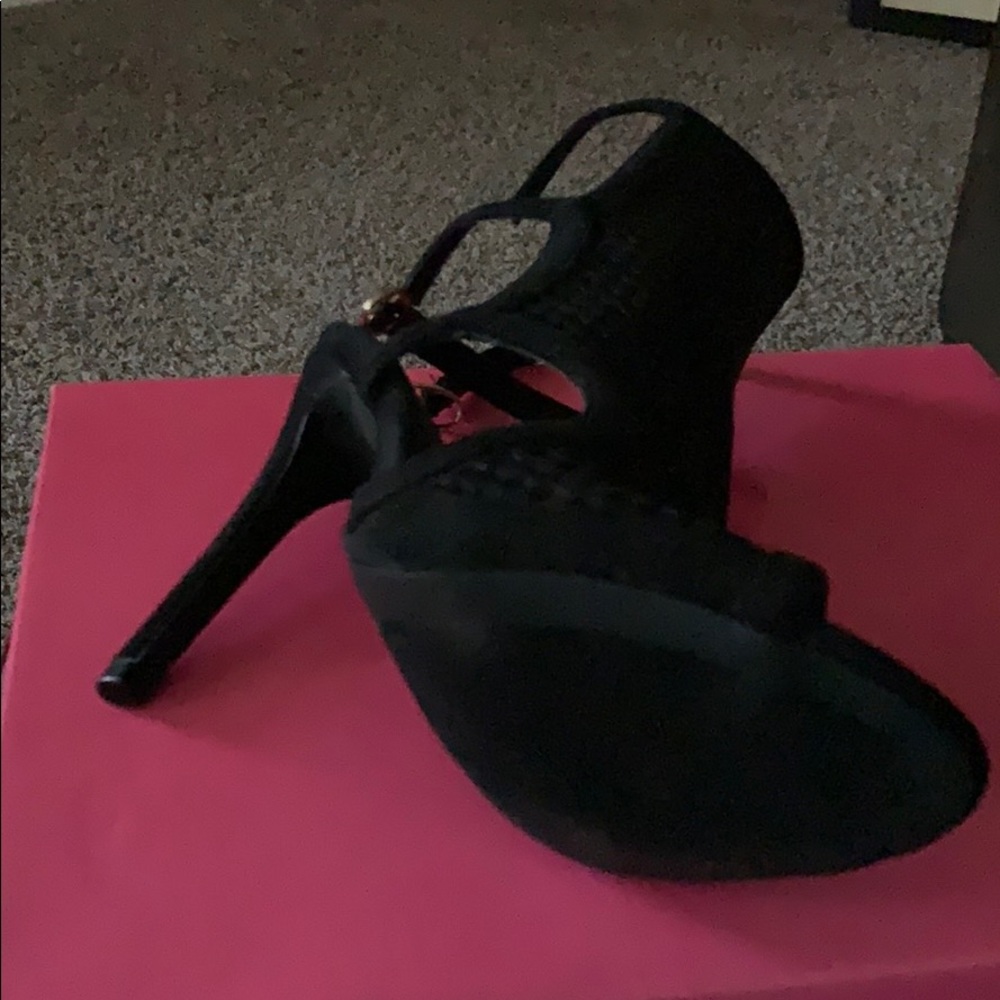 Shoes - Picture 2 of 4